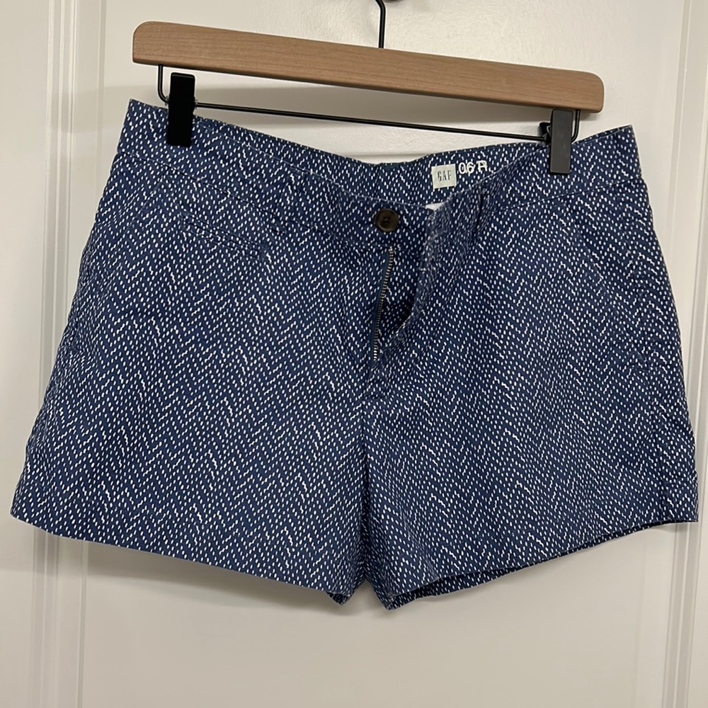 GAP blue and white shorts [6]
